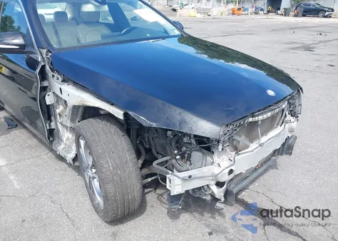 2016 Mercedes-Benz C 300 4Matic/Luxury 4Matic/Sport 4Matic z USA, uszkodzony, nr VIN 55SWF4KB4GU097714